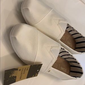Classic Toms White Canvas